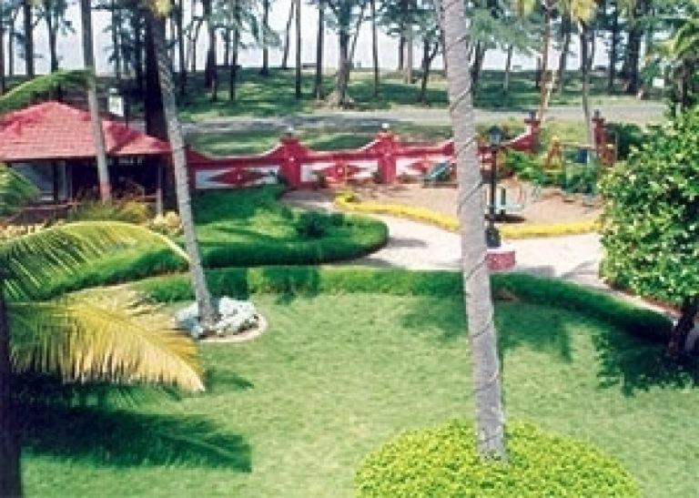 Seawoods Beach Hotel Dahanu Esterno foto